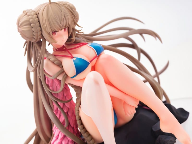 AMIAMI Azur Lane Formidable (The Lady of the Beach Ver.) 1/7 Scale Figure