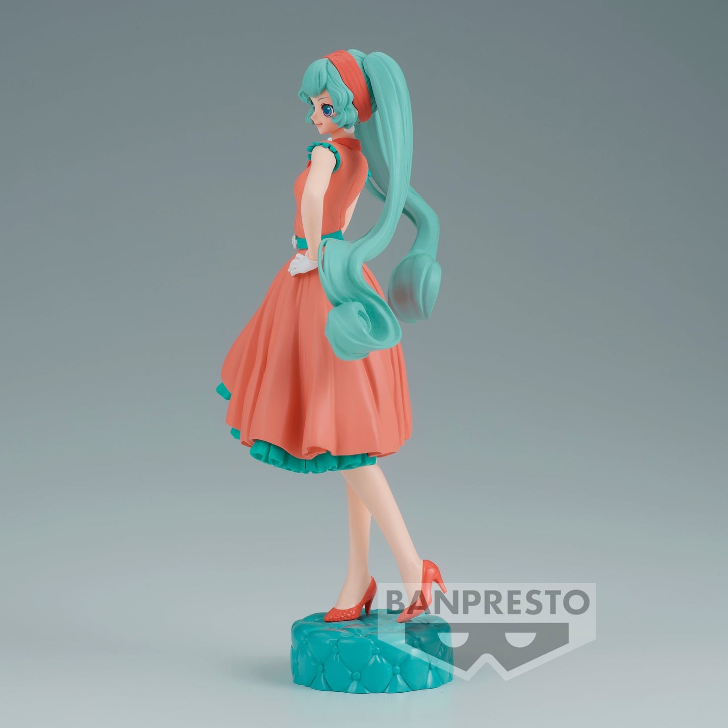 BANPRESTO Hatsune Miku World Journey Vol.1 - Hatsune Miku Figure