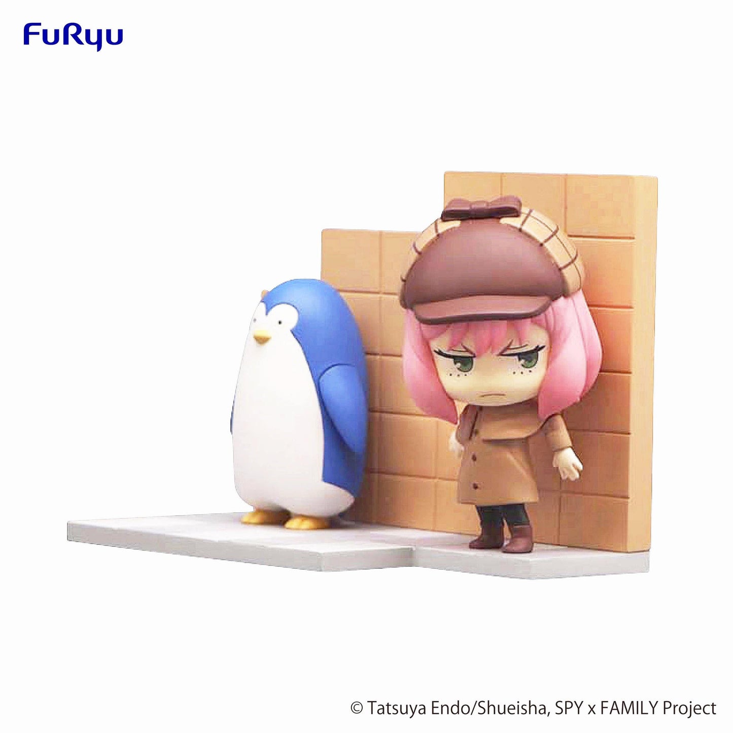 FURYU Spy x Family Anya & Penguin Hold Figure